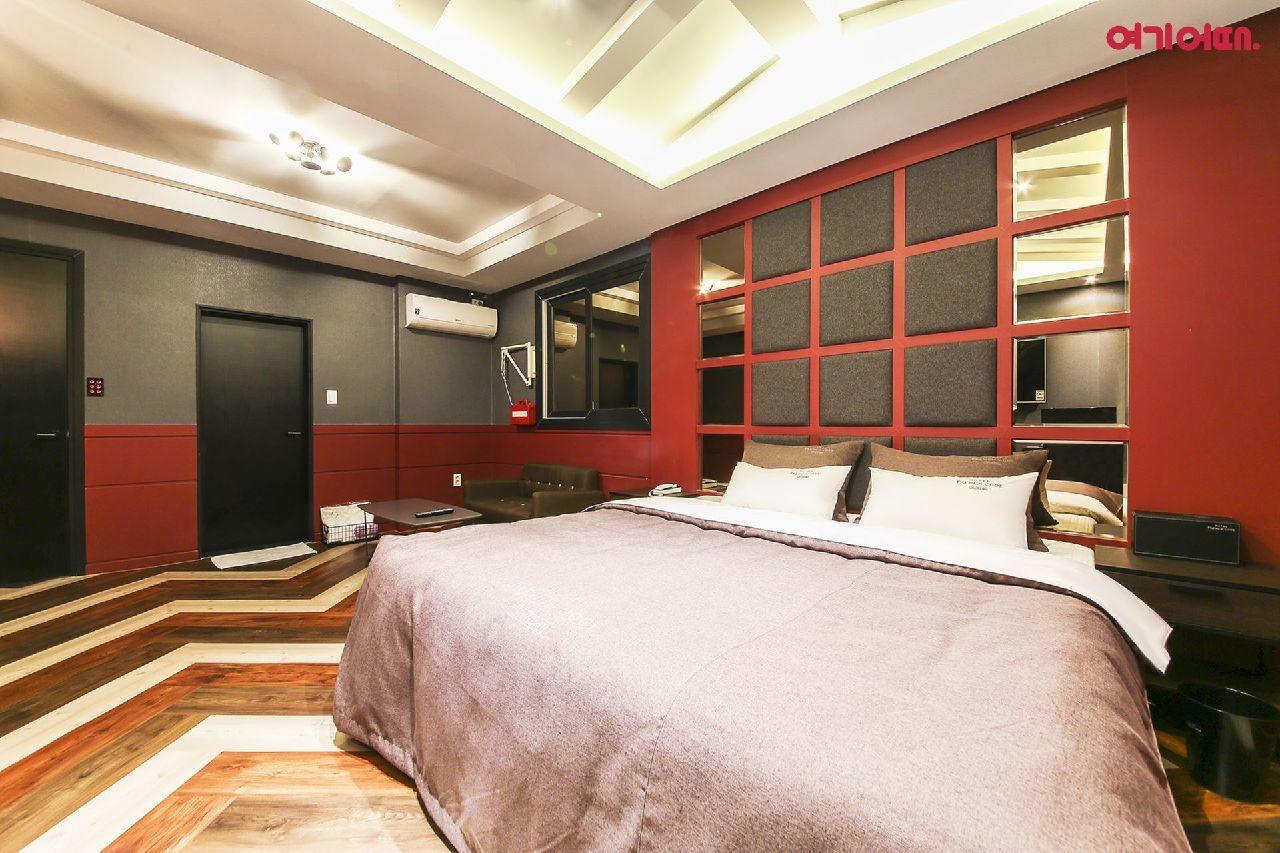 French Code Hotel Changwon Exteriör bild