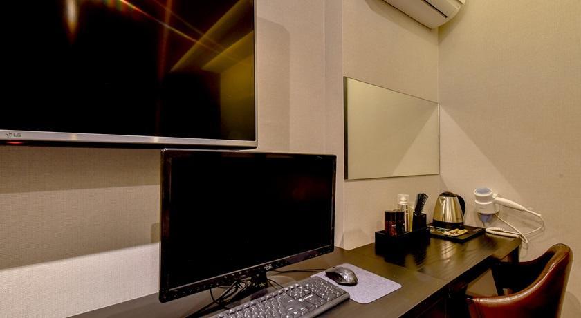 French Code Hotel Changwon Exteriör bild