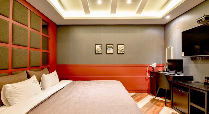 French Code Hotel Changwon Exteriör bild
