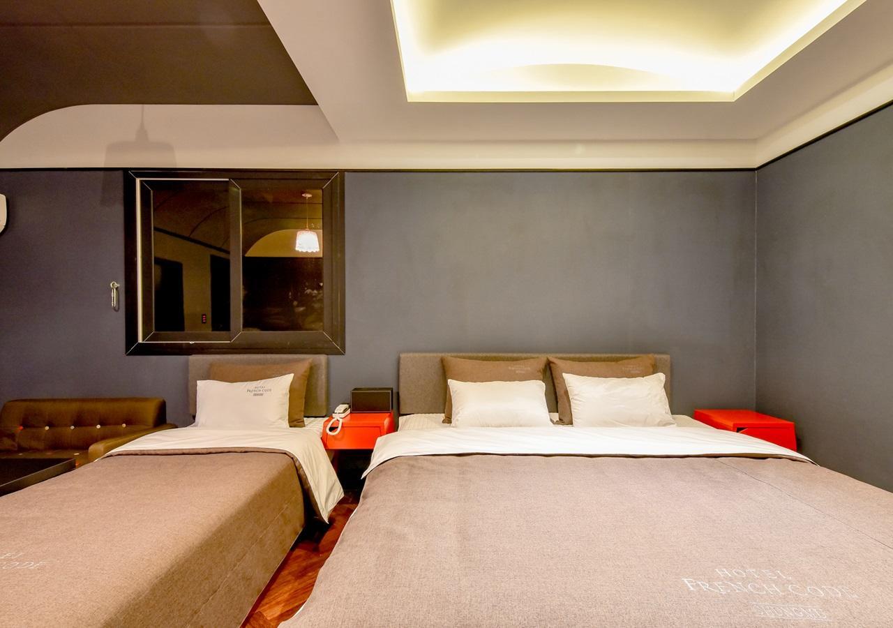 French Code Hotel Changwon Exteriör bild
