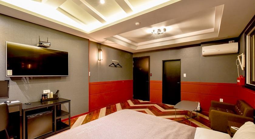 French Code Hotel Changwon Exteriör bild