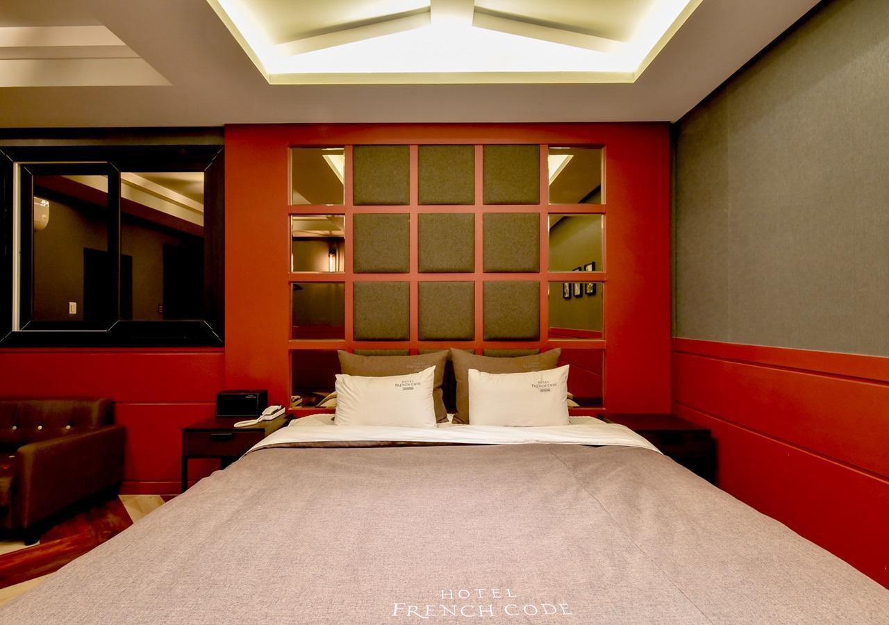 French Code Hotel Changwon Exteriör bild