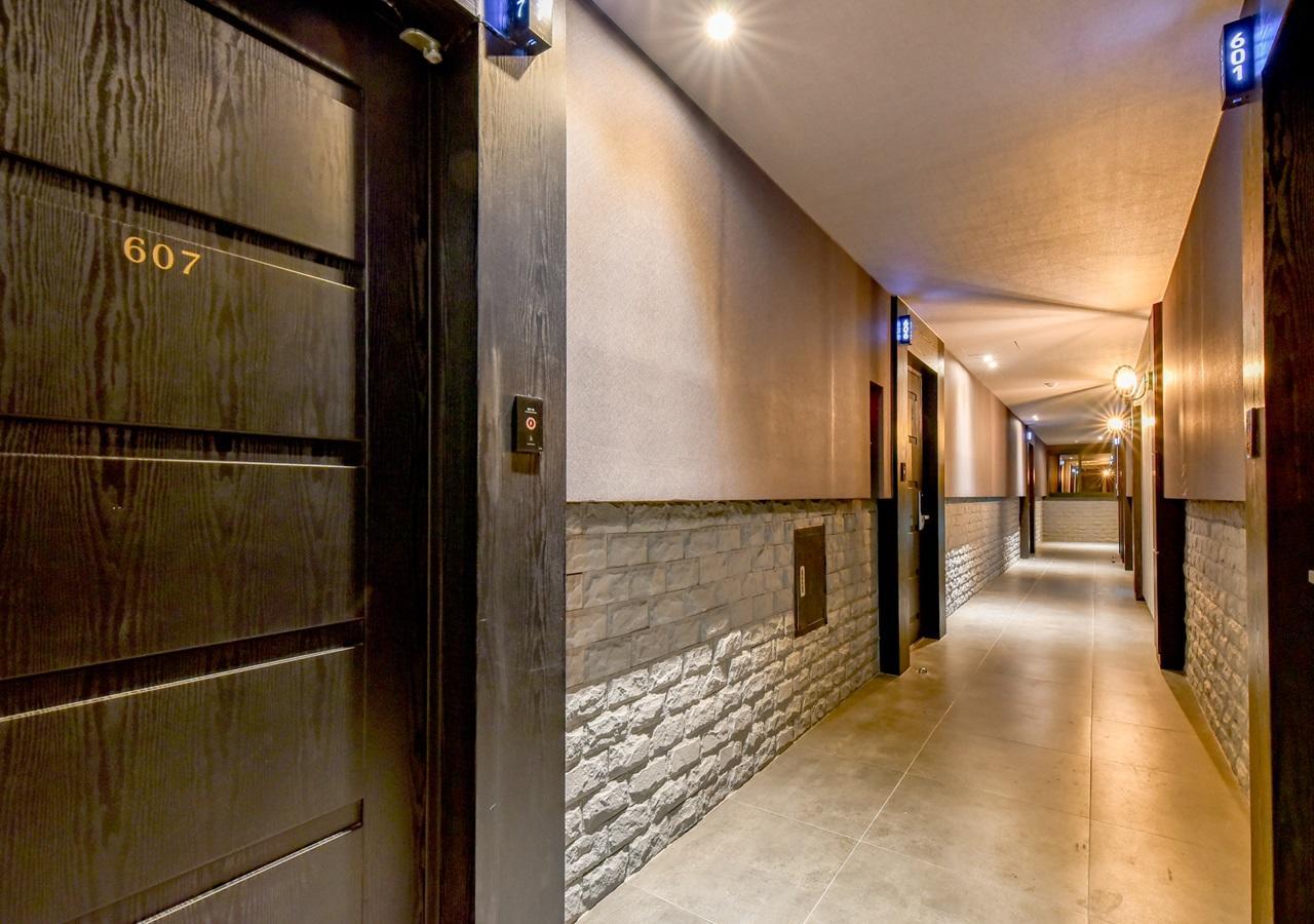 French Code Hotel Changwon Exteriör bild