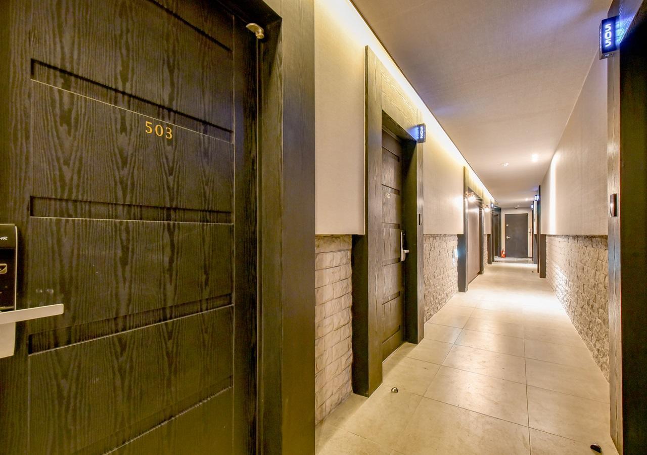 French Code Hotel Changwon Exteriör bild