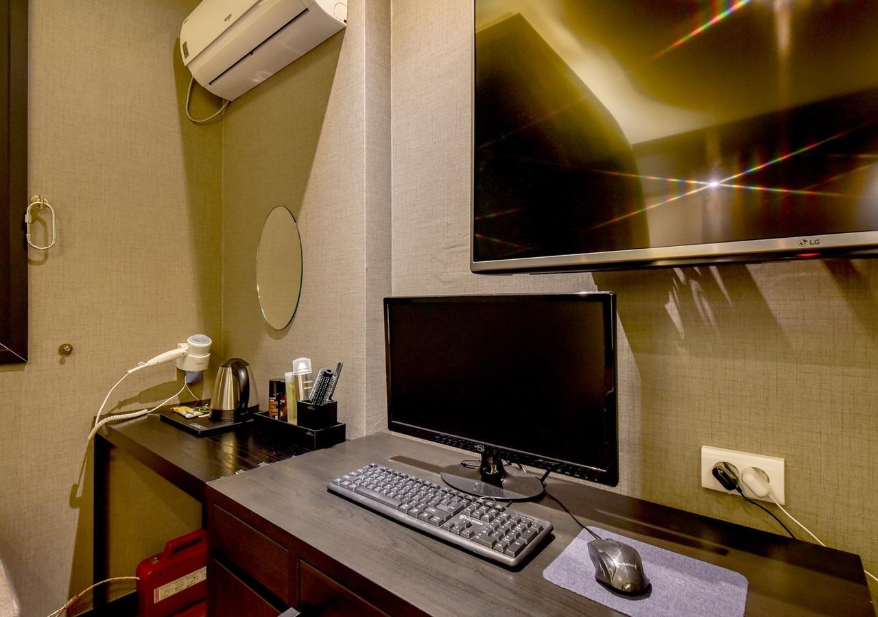 French Code Hotel Changwon Exteriör bild