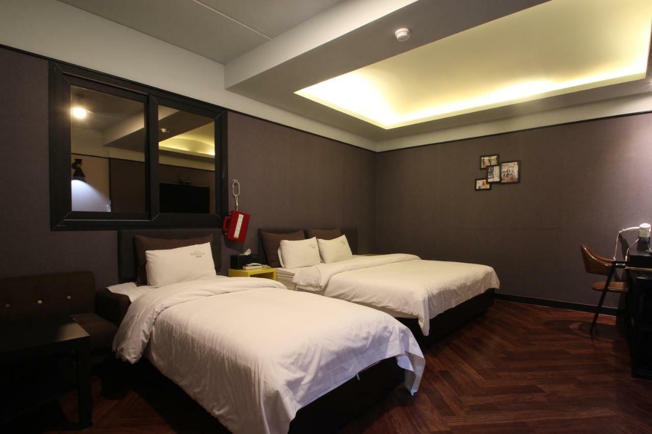 French Code Hotel Changwon Exteriör bild