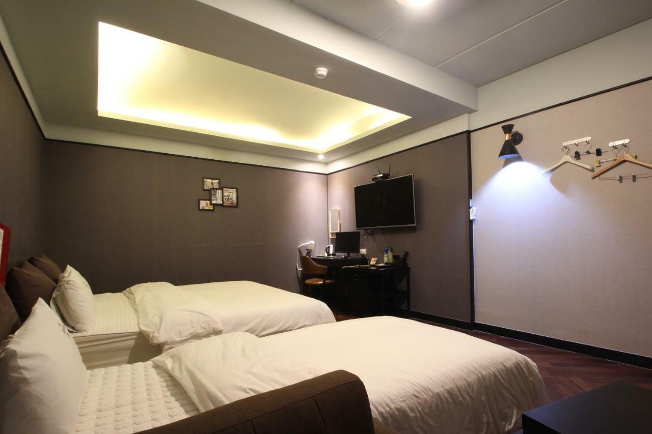 French Code Hotel Changwon Exteriör bild