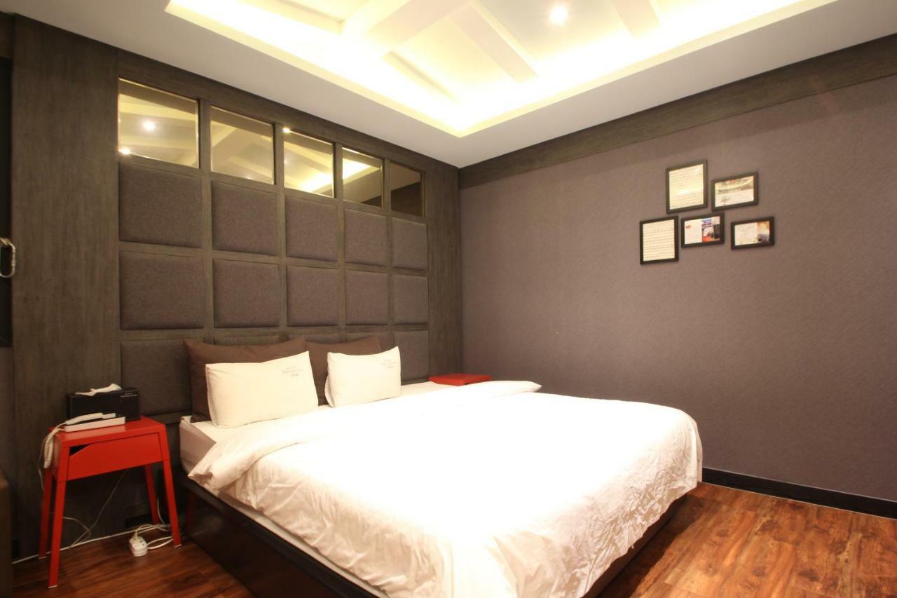 French Code Hotel Changwon Exteriör bild